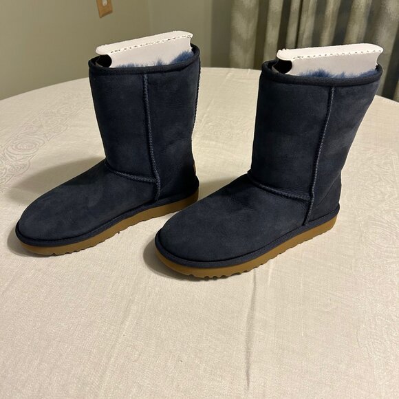 UGG Classic Short II Navy, Size 7 NEW IN BOX - Picture 3 of 6